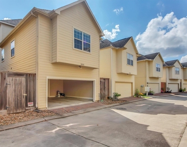 9006 Lakes At 610 Drive - Photo Thumbnail 30