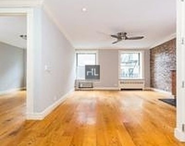 Hudson Street - Photo Thumbnail 2