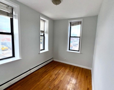 36 Avenue - Photo Thumbnail 2