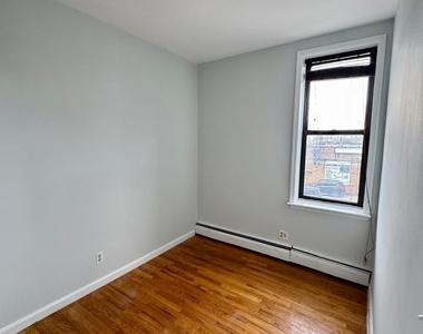 36 Avenue - Photo Thumbnail 4