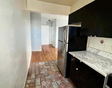 36 Avenue - Photo Thumbnail 8
