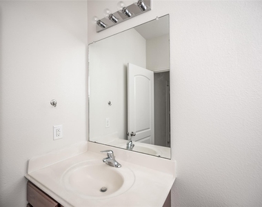 7106 Montclair Peak Lane - Photo Thumbnail 16