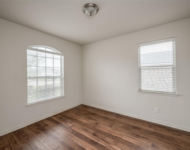 7106 Montclair Peak Lane - Photo Thumbnail 4