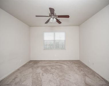 7106 Montclair Peak Lane - Photo Thumbnail 11