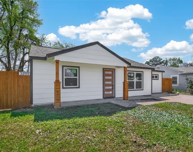 3209 Mccrarey Drive - Photo Thumbnail 2