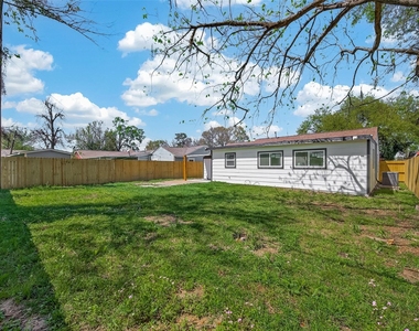 3209 Mccrarey Drive - Photo Thumbnail 38
