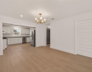 3209 Mccrarey Drive - Photo Thumbnail 12