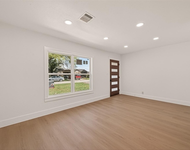 3209 Mccrarey Drive - Photo Thumbnail 10