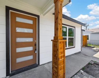 3209 Mccrarey Drive - Photo Thumbnail 6