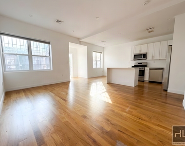 East 96 Street - Photo Thumbnail 2
