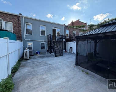 East 96 Street - Photo Thumbnail 20