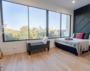 709 Memorial Heights Drive - Photo Thumbnail 26