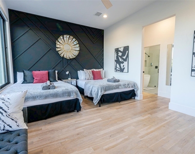 709 Memorial Heights Drive - Photo Thumbnail 25