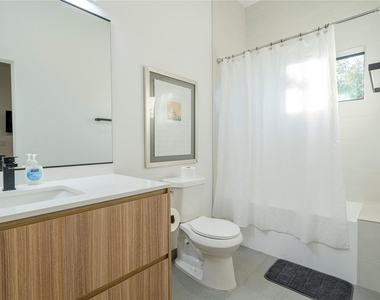 709 Memorial Heights Drive - Photo Thumbnail 34