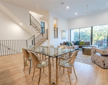 709 Memorial Heights Drive - Photo Thumbnail 14