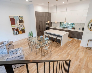 709 Memorial Heights Drive - Photo Thumbnail 15