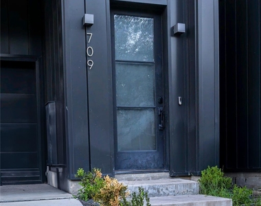 709 Memorial Heights Drive - Photo Thumbnail 3