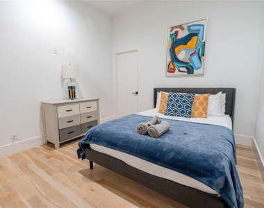 709 Memorial Heights Drive - Photo Thumbnail 36