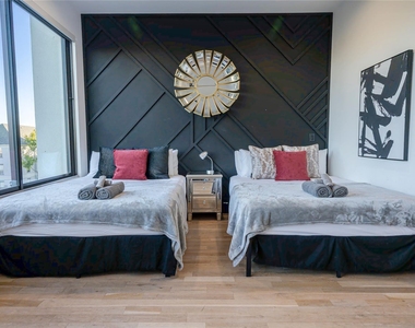 709 Memorial Heights Drive - Photo Thumbnail 24