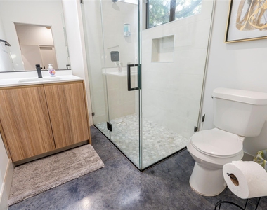 709 Memorial Heights Drive - Photo Thumbnail 43