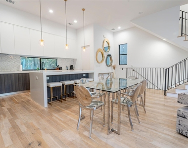 709 Memorial Heights Drive - Photo Thumbnail 17