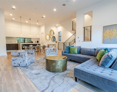 709 Memorial Heights Drive - Photo Thumbnail 7