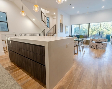 709 Memorial Heights Drive - Photo Thumbnail 19