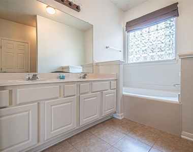 7431 Riven Oaks Court - Photo Thumbnail 27