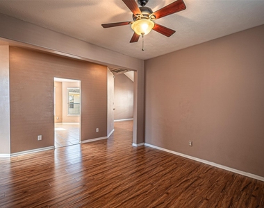 7431 Riven Oaks Court - Photo Thumbnail 11