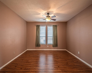 7431 Riven Oaks Court - Photo Thumbnail 10