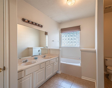7431 Riven Oaks Court - Photo Thumbnail 30