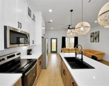 4010 Dreyfus Street - Photo Thumbnail 4