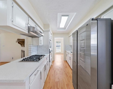 14006 Briarworth Drive - Photo Thumbnail 8