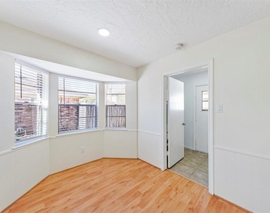 14006 Briarworth Drive - Photo Thumbnail 10