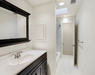 2213 Stanford Street - Photo Thumbnail 9