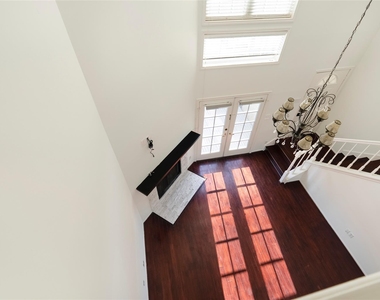 2213 Stanford Street - Photo Thumbnail 7