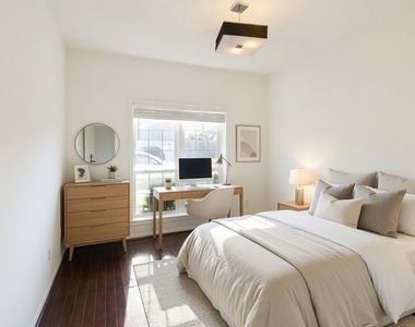 2213 Stanford Street - Photo Thumbnail 4