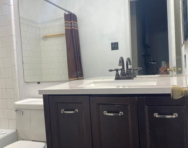 7422 Gatebriar Court - Photo Thumbnail 3