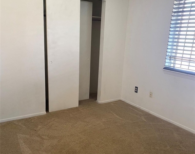 7422 Gatebriar Court - Photo Thumbnail 5