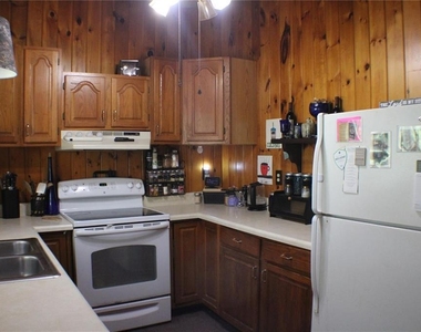 3045 Yorkshire Drive - Photo Thumbnail 5