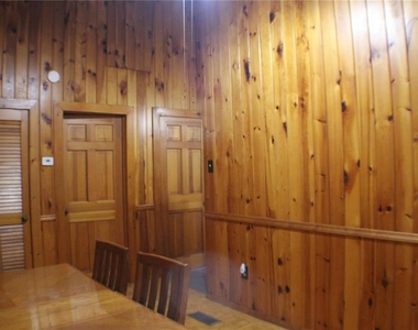 3045 Yorkshire Drive - Photo Thumbnail 4