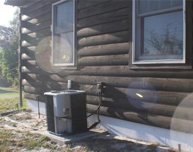 3045 Yorkshire Drive - Photo Thumbnail 12