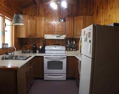3045 Yorkshire Drive - Photo Thumbnail 2
