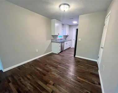 601 Andys Court - Photo Thumbnail 2