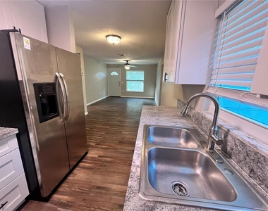 601 Andys Court - Photo Thumbnail 3