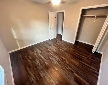 601 Andys Court - Photo Thumbnail 8