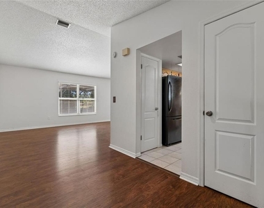 2620 Giant Place - Photo Thumbnail 4