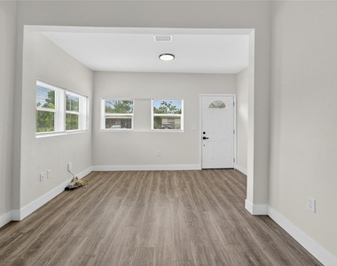 2525 W Beach Street - Photo Thumbnail 2