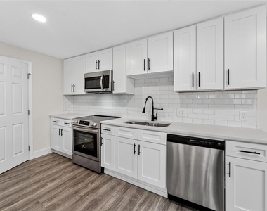 2525 W Beach Street - Photo Thumbnail 11