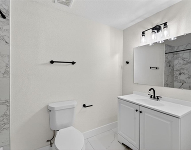 2525 W Beach Street - Photo Thumbnail 14